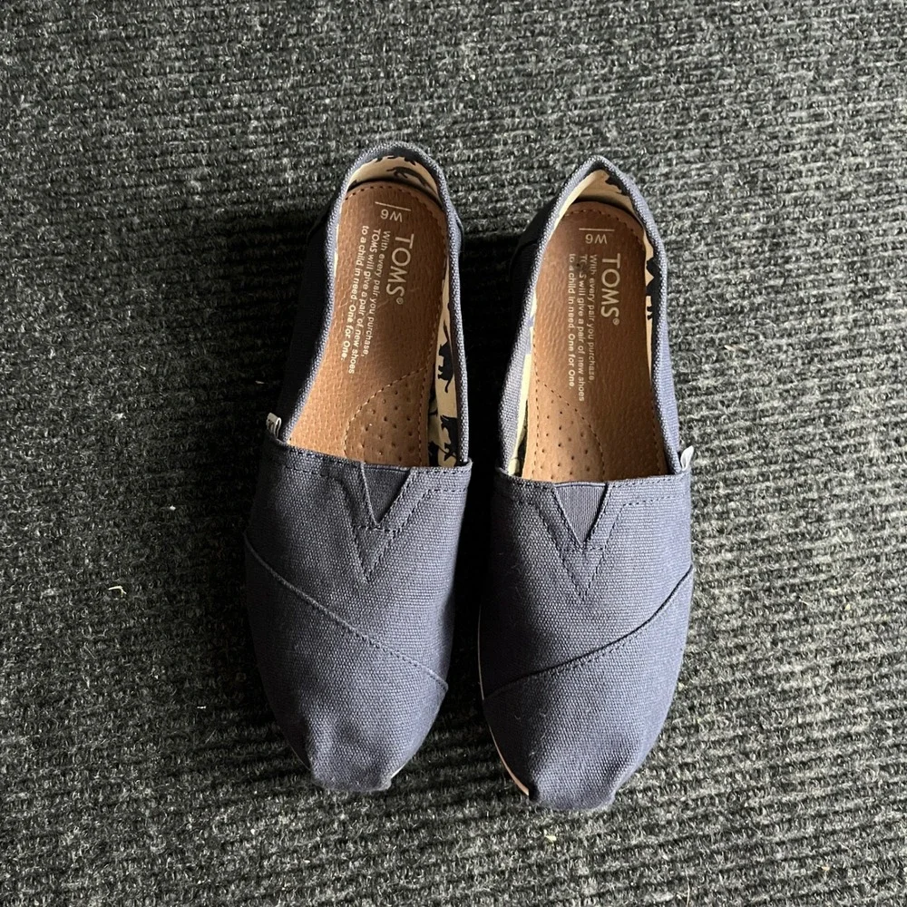 TOMS Alpargata Slip On Shoes Womens 6 Navy Blue Canvas Animal Print Lining Flat